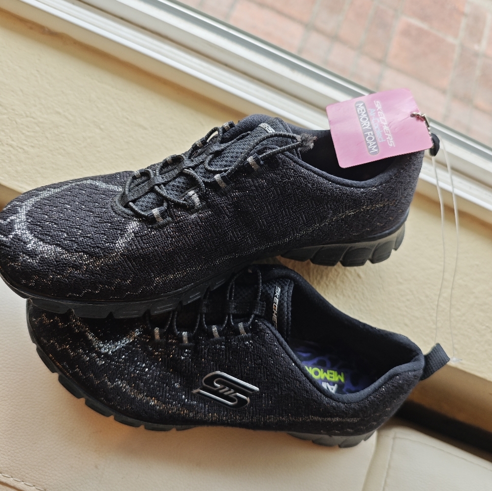 NEW Skechers Women's Ez flex slip on running shoes black SZ6.5